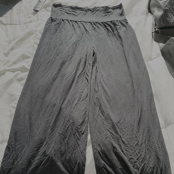 Black Lightweight Flowy Yoga Pants – Pre-owned - Picture 1 of 5